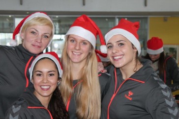 Frauen-Bundesliga-Team in Weihnachtsstimmung