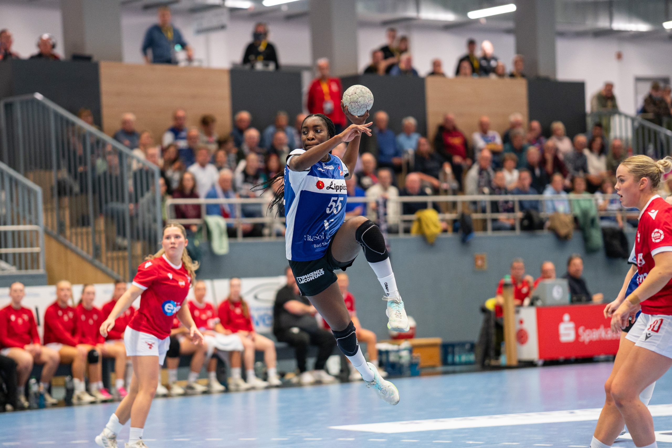 Vorzeitige Verlängerung auf Rechtsaußen – Farrelle Njinkeu bleibt in Blomberg